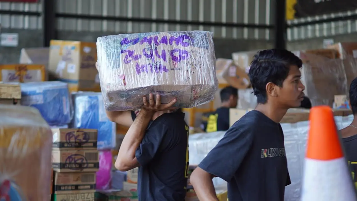 jasa ekspedisi cargo SURABAYA LABUAN BAJO murah klik logistics