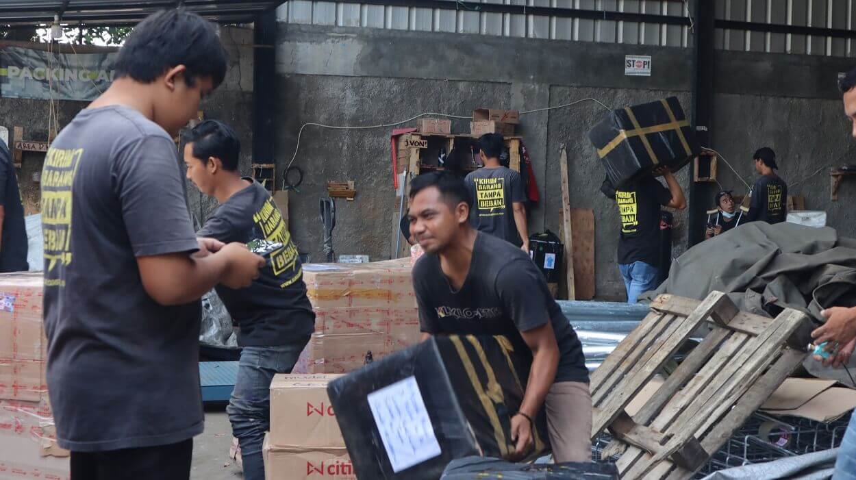 jasa ekspedisi cargo jakarta ke jayapura klik logistics tarif murah (1) (1)