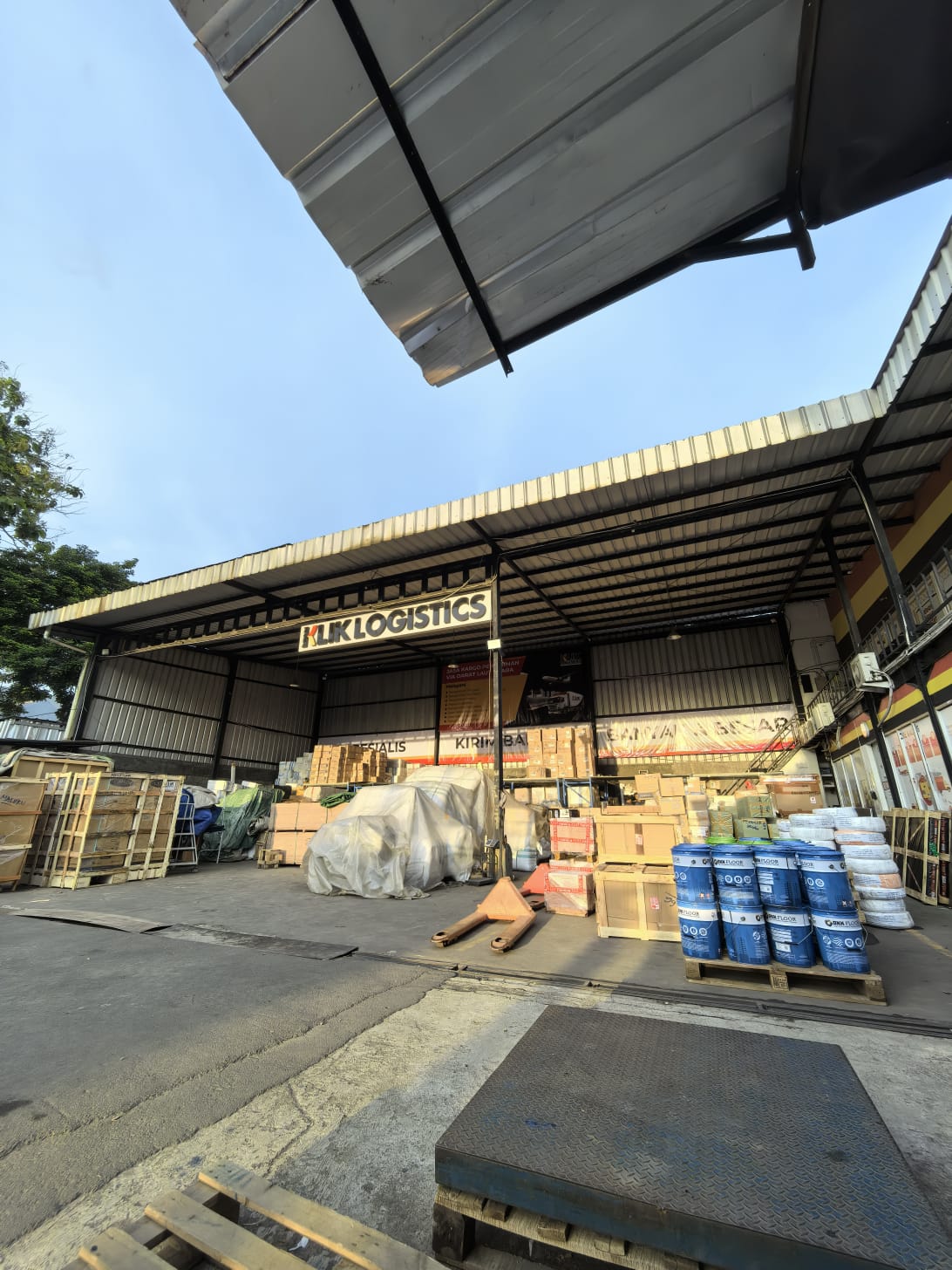 Tampak Depan Klik Logistics